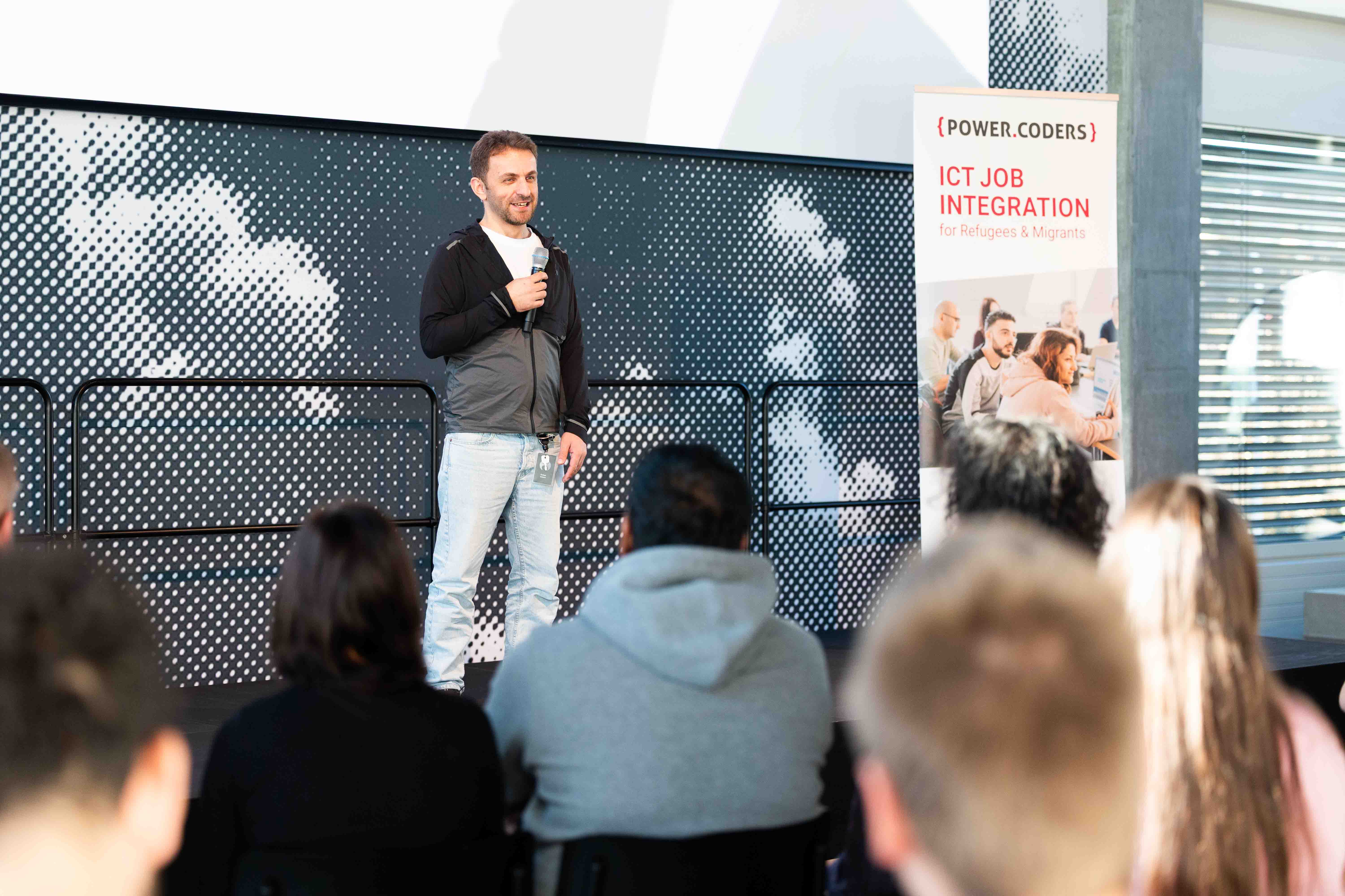 Powercoders Alumni speaking at Career Day at ON